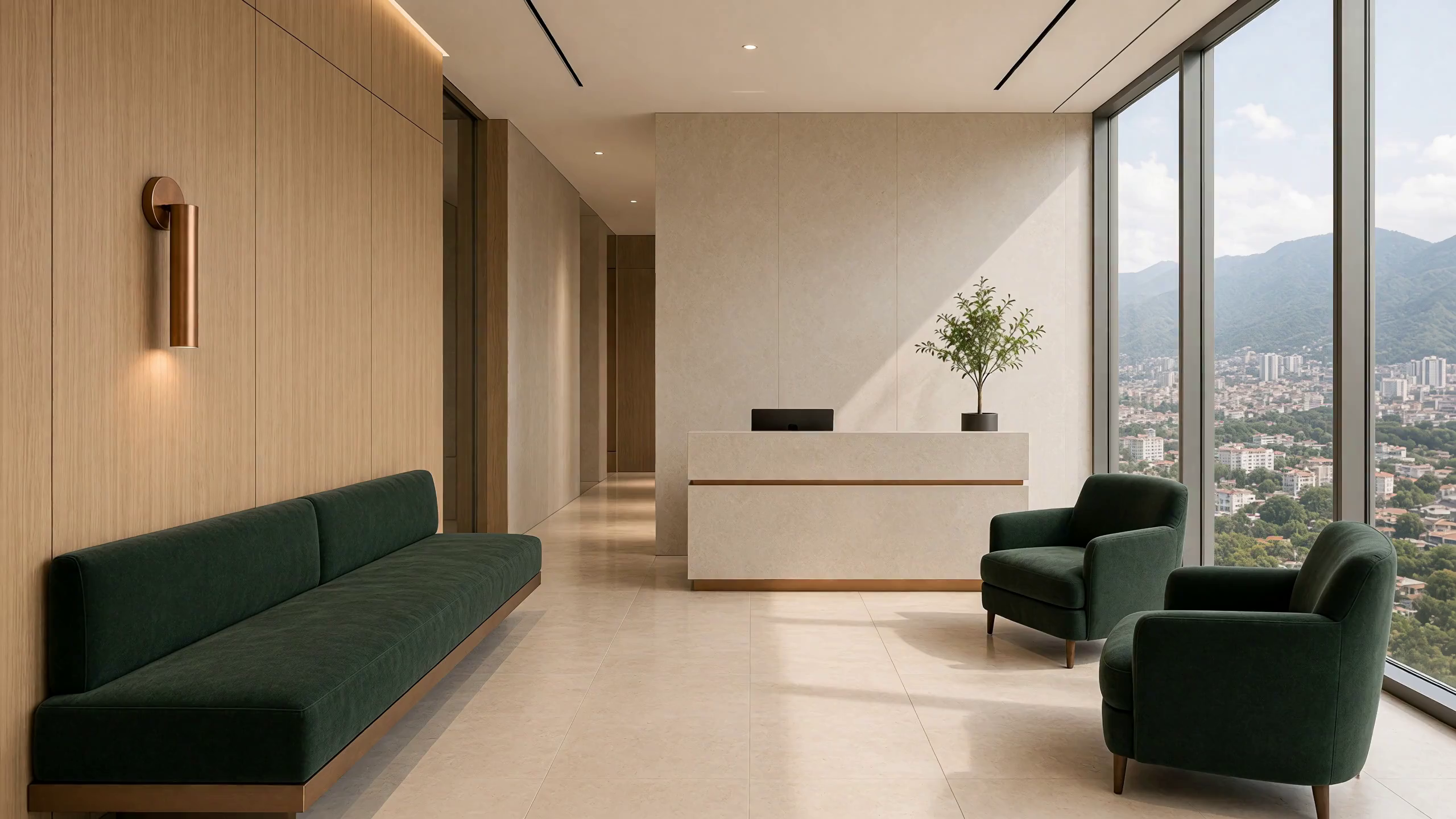 Recepción con un mostrador de piedra de canto cobrizo, dos sillones verdes y ventanales de piso a techo.